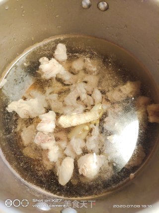 葱香牛腩的做法步骤：2
