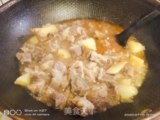 葱香牛腩的做法步骤：4