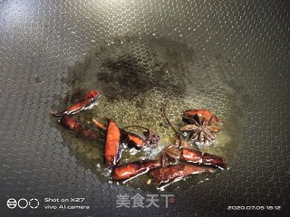 土豆香菇焖鸡肉的做法步骤：2