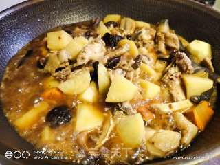 土豆香菇焖鸡肉的做法步骤：7
