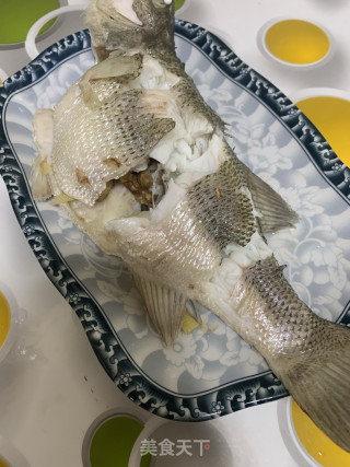 清蒸鲈鱼的做法步骤：4