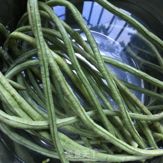 粉蒸豇豆的做法步骤：1