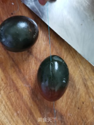 姜汁松花蛋的做法步骤：2