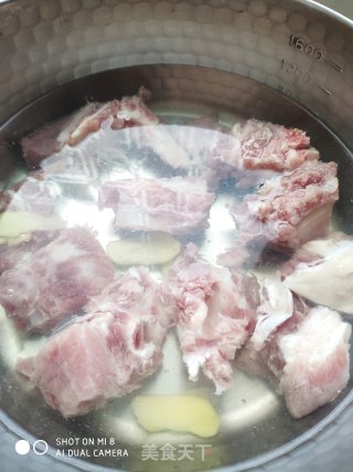 苦瓜排骨汤的做法步骤：3