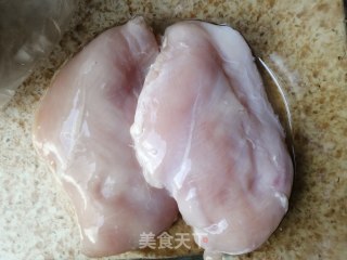 麻辣鸡丁的做法步骤：1