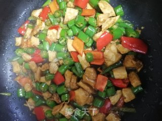 麻辣鸡丁的做法步骤：7