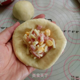 (超好吃的咸口面包）爆浆培根芝士面包的做法步骤：9