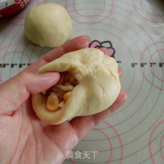 (超好吃的咸口面包）爆浆培根芝士面包的做法步骤：10