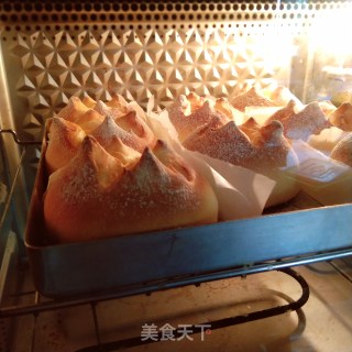 (超好吃的咸口面包）爆浆培根芝士面包的做法步骤：14