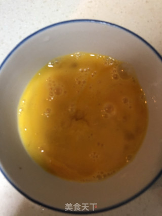 酸爽开胃美食胡萝卜莴笋炒蛋的做法步骤：4