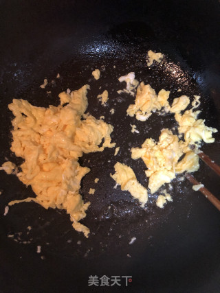 酸爽开胃美食胡萝卜莴笋炒蛋的做法步骤：6
