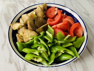 火麻仁茄子炒三样的做法步骤：2