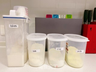 奶香椰蓉面包的做法步骤：1
