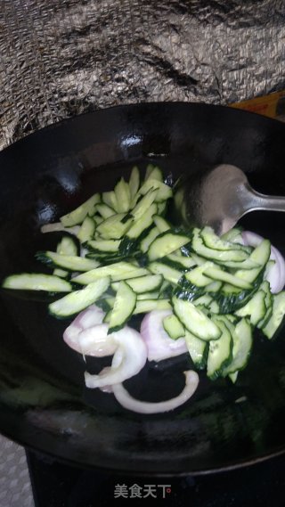 黄瓜炒鸡蛋的做法步骤：7