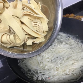 金针菇拌豆皮粉丝的做法步骤：5