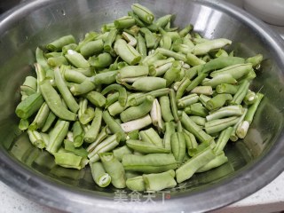 蒜蓉四季豆的做法步骤：1