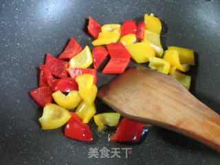 彩椒炒西葫芦的做法步骤：4