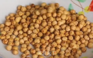 小炒黄豆的做法步骤：2