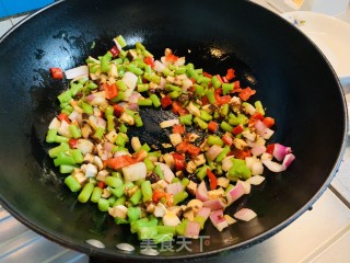 火麻仁木耳菜杆炒三丁的做法步骤：3
