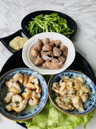 火麻仁韭菜炒海螺凡立贝的做法步骤：1