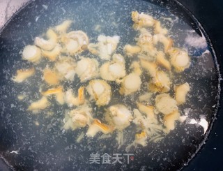 火麻仁韭菜炒海螺凡立贝的做法步骤：2