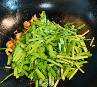 火麻仁韭菜炒海螺凡立贝的做法步骤：5