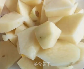 南瓜焖土豆的做法步骤：2