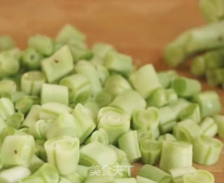 拌豆角的做法步骤：1