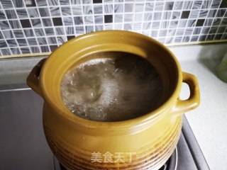 板栗鸡汤的做法步骤：2