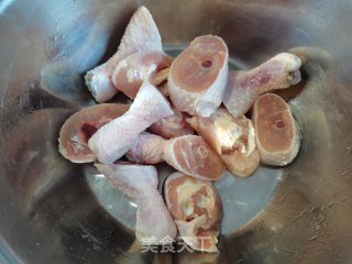 黄焖鸡的做法步骤：1
