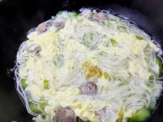 手打牛肉丸丝瓜面汤的做法步骤：10
