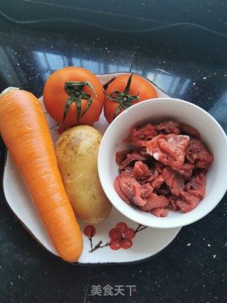 番茄薯仔牛肉汤的做法步骤：1