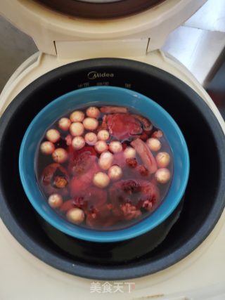红菇鲜莲子鸡汤的做法步骤：4