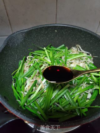 韭菜炒银鱼干的做法步骤：5