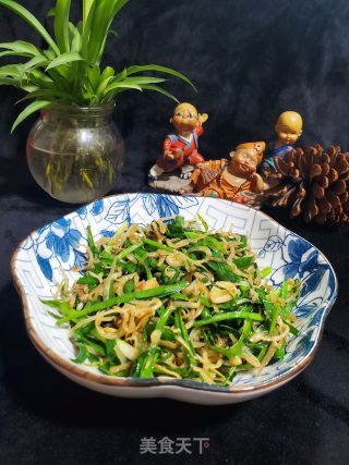 韭菜炒银鱼干的做法步骤：8