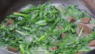 韭菜鸭血的做法步骤：7