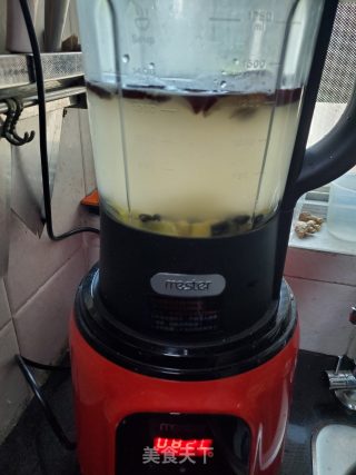 双豆红枣豆浆的做法步骤：2