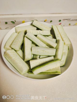 丝瓜蒸虾仁的做法步骤：2