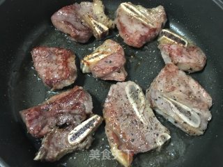 黑胡椒牛仔骨的做法步骤：3