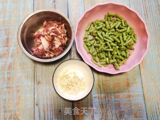 肉丝炒豆角的做法步骤：1