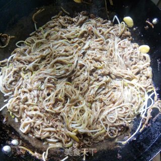 荞麦面拌绿豆芽的做法步骤：7