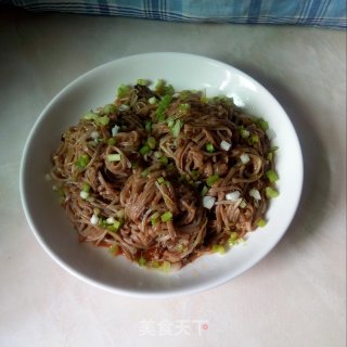 荞麦面拌绿豆芽的做法步骤：8