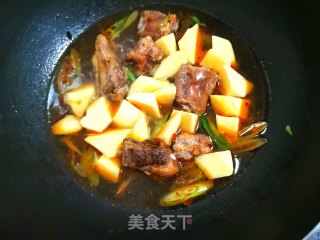 土豆烧排骨的做法步骤：5