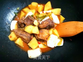 土豆烧排骨的做法步骤：6