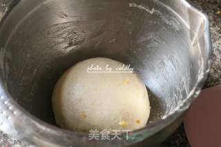 咸蛋黄辣松面包的做法步骤：8