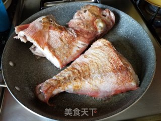 番茄酱烧大眼红斑的做法步骤：4
