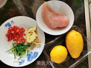 柠檬手撕鸡的做法步骤：1