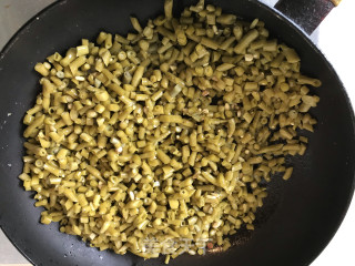肉末酸豆角的做法步骤：2