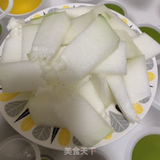 冬瓜红枣祛湿排骨汤的做法步骤：1