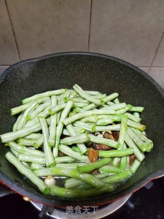 香菇烧肉豆角的做法步骤：5